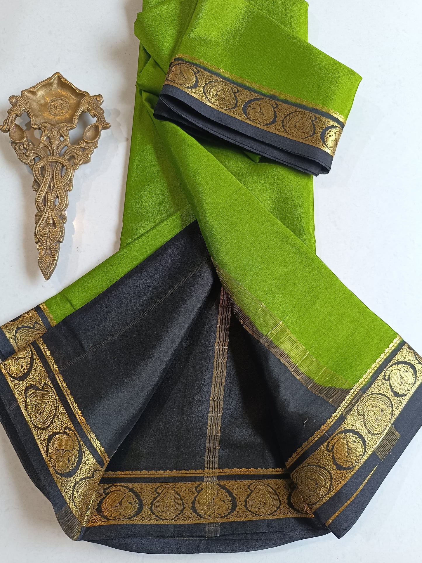 Mysore Crepe Silk Sarees - Trendy Borders